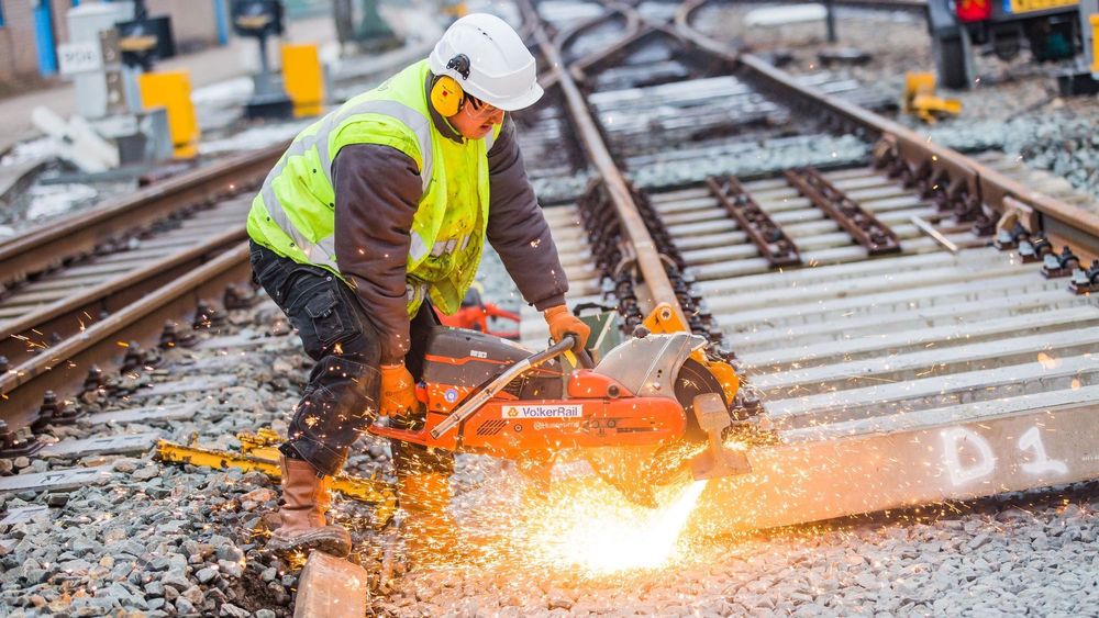 Кыргызстан и Китай хотят ускорить строительство железной дороги в Узбекистан изображение публикации