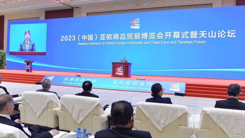 Кыргызстан готов поставлять в Китай экологически чистую продукцию — Акылбек Жапаров изображение публикации