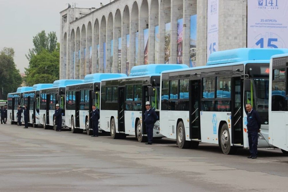В автобусах Бишкека можно расплатиться наличкой - из-за дефицита карт "Тулпар" изображение публикации