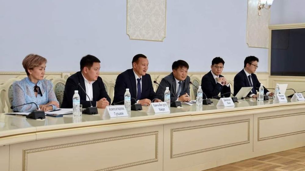 Кабмин предложил Hyundai разработать механизм покупки спецтехники в долгосрочную беспроцентную рассрочку изображение публикации