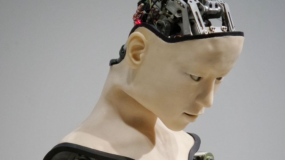 Искусственный интеллект давно таит угрозу - можно ли защититься от рисков его агрессивного развития? изображение публикации