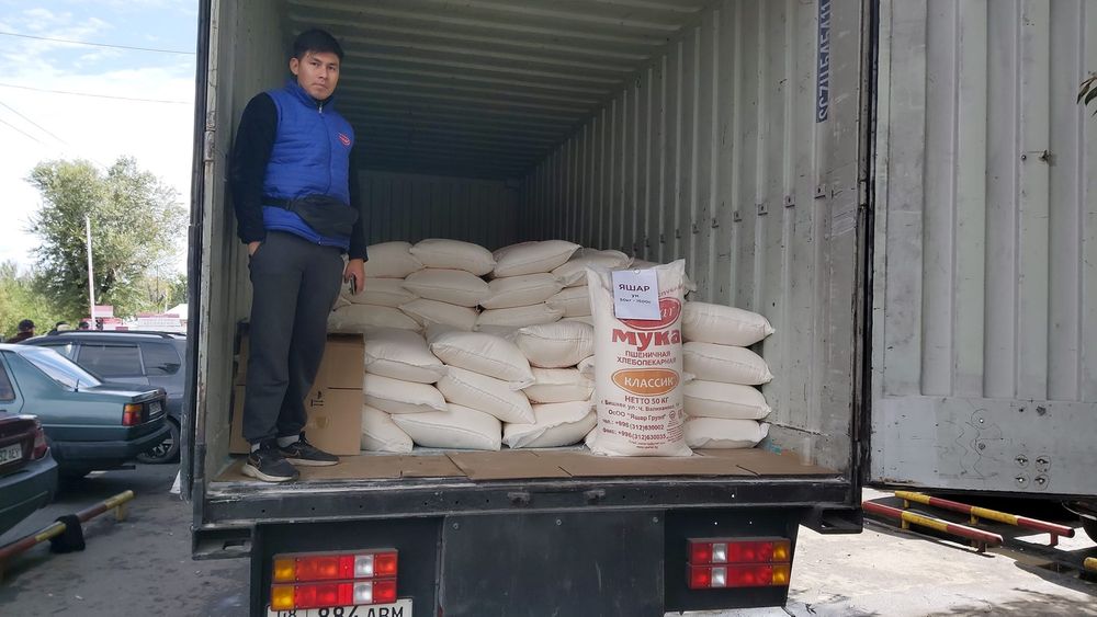 Минэконом определил цену на муку в пределах 1500 сомов за мешок - в Бишкеке на ярмарках ее продают по 30 сомов за килограмм изображение публикации