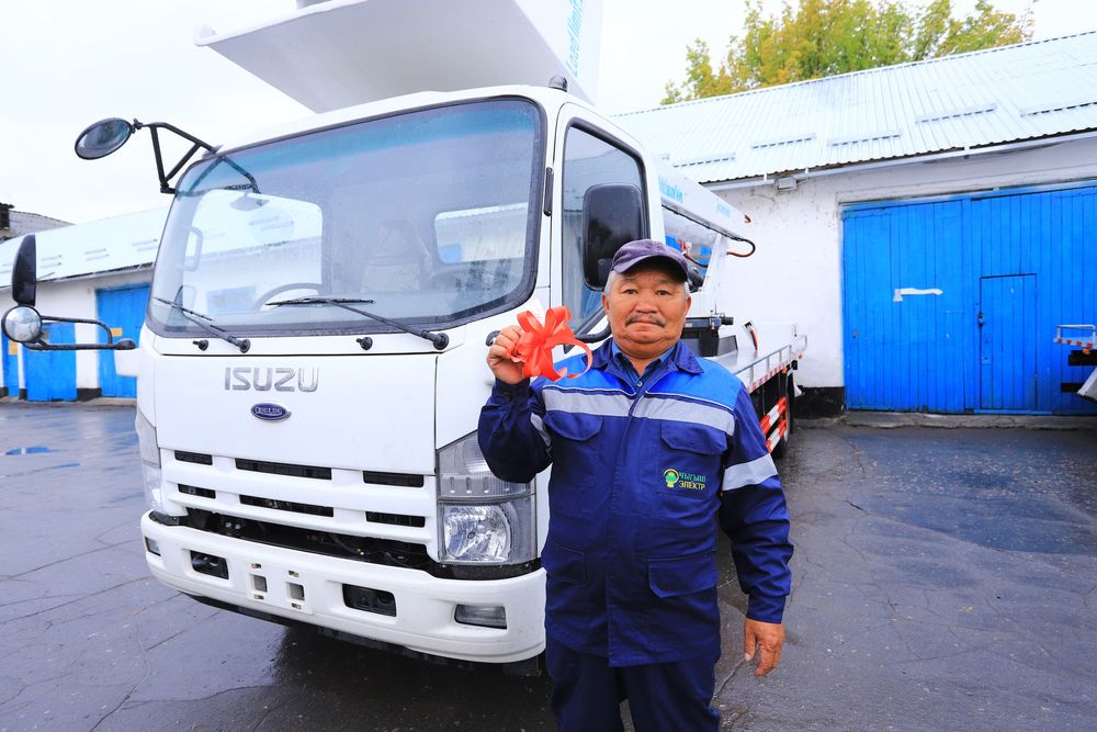 Минэнерго передал НЭСК четыре автовышки - до конца года обещают передать еще 48 изображение публикации