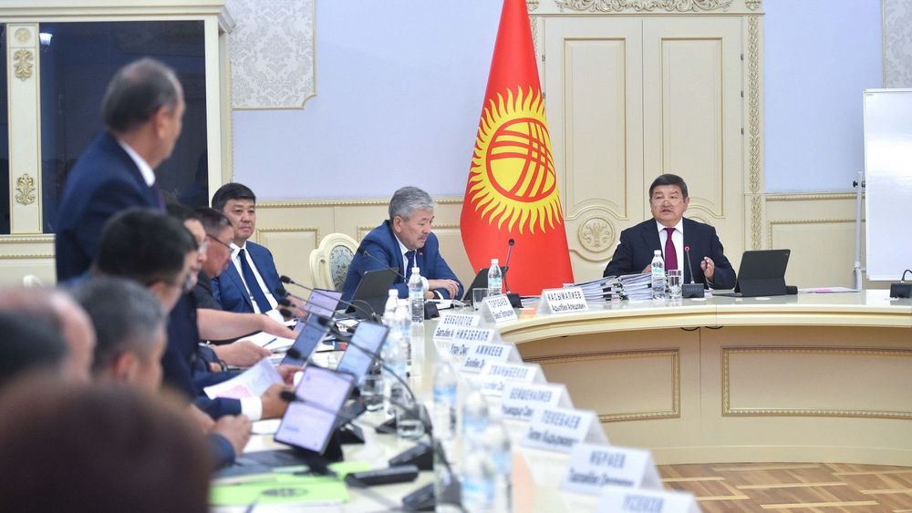 В Кыргызстане будут измерять индекс доверия населения к власти изображение публикации