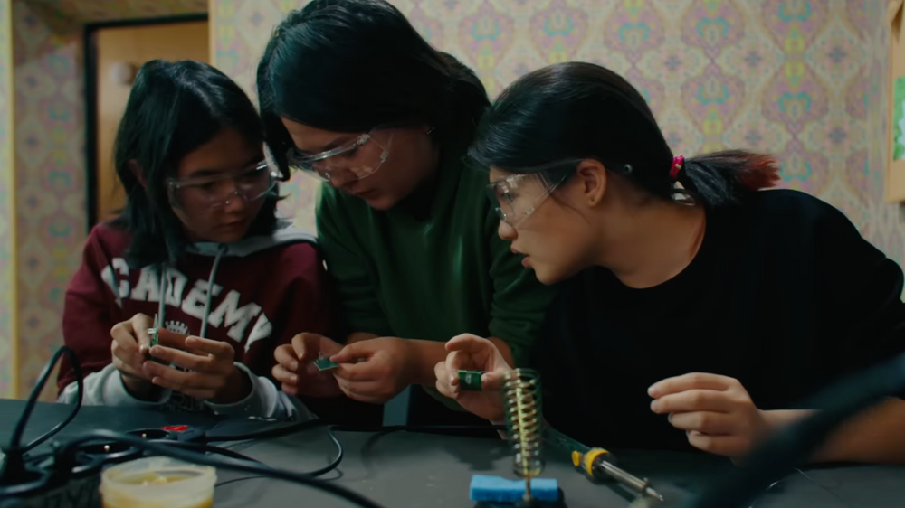 Bloomberg выпустил фильм о творческой индустрии  Кыргызстана - его героями стали стартаперы и D Billions изображение публикации