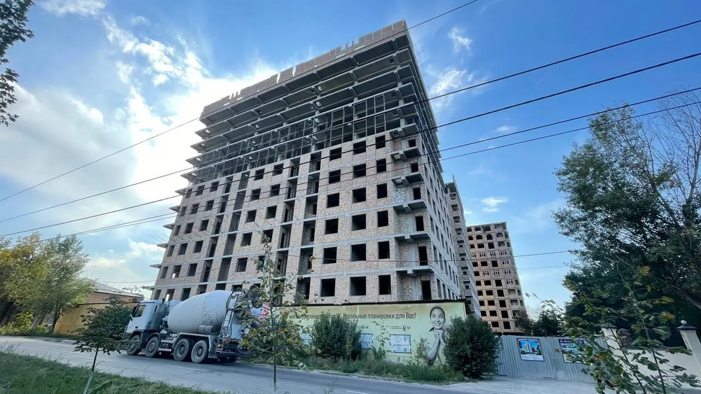 Cтроительная компания мэра Бишкека продолжает незаконно строить жилой комплекс на территории дома престарелых — Factcheck.kg изображение публикации