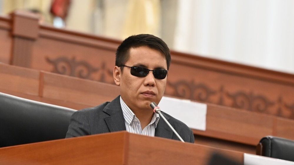 Комитет ЖК не поддержал предложение Бекешева об отсрочке запрета на праворульные авто в КР изображение публикации