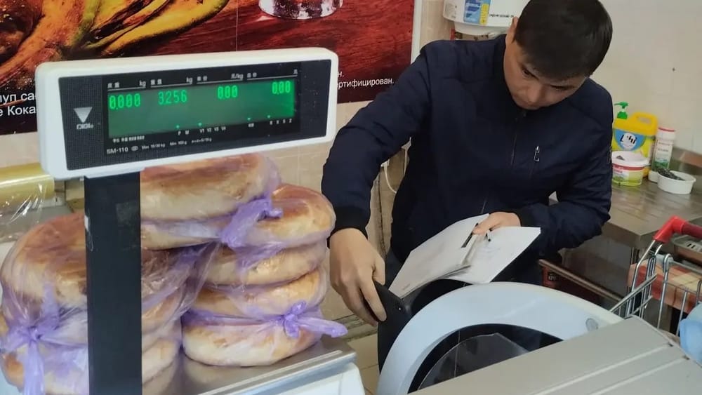 В Джалал-Абаде оштрафовали гипермаркет "Азия" - там завысили цены на лепешки изображение публикации