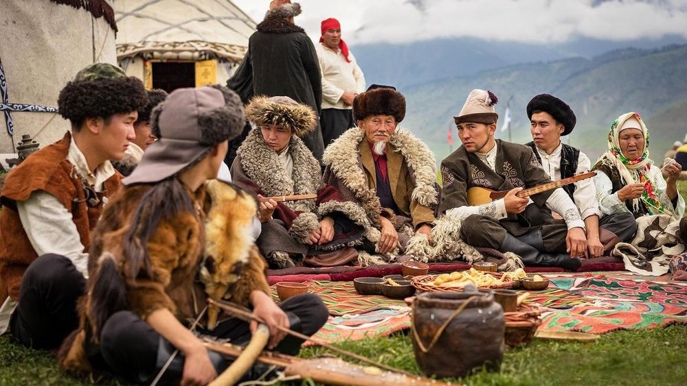 В следующем году кабмин рассмотрит увеличение зарплат работников культуры — Акылбек Жапаров изображение публикации