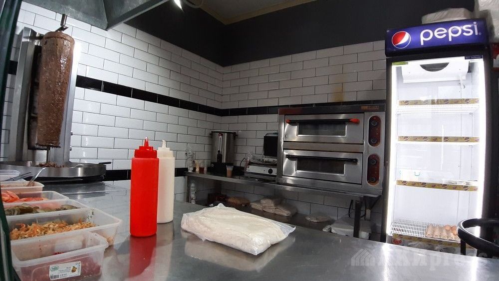 Госсанэпиднадзор закрыл в Бишкеке 10 точек фастфуда из-за массовых отравлений изображение публикации