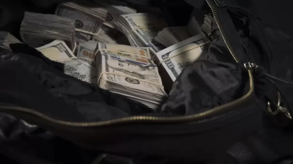 Три иностранца попытались вывезти из Кыргызстана в Узбекистан почти $33 тысячи изображение публикации