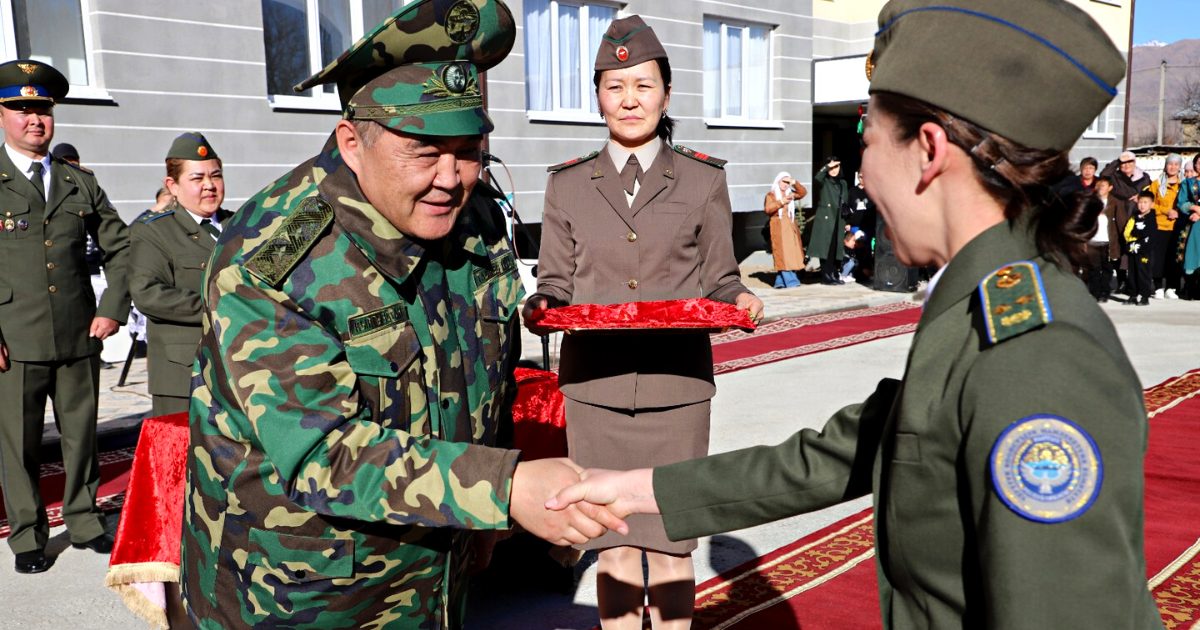 Сотрудникам ГКНБ и пограничникам в Таласской области выдали 35 квартир изображение публикации