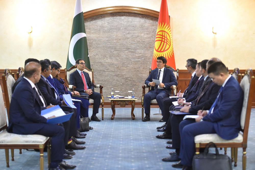 Кыргызстан заинтересован в использовании потенциала  морских портов Пакистана — Эдиль Байсалов изображение публикации