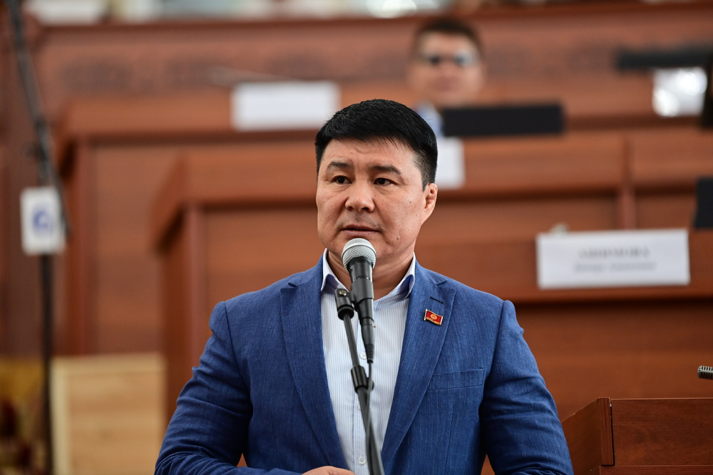 Штраф 5 тысяч сомов за неявку на выборы: Тазабек Икрамов отозвал законопроект изображение публикации