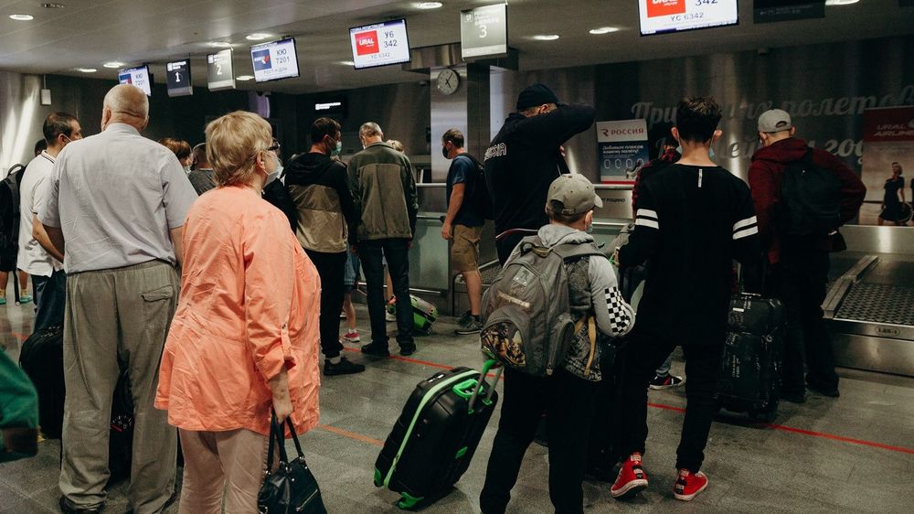 Граждан ЕАЭС в КР хотят заставить оформлять вид на жительство - право регистрации на полгода отменят изображение публикации