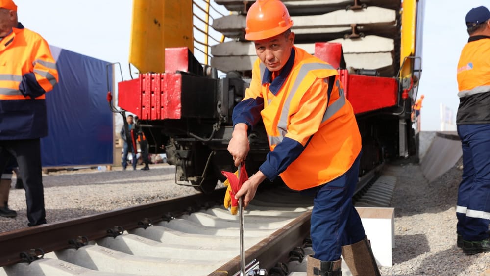 Казахстан и Узбекистан начали строить железную дорогу в обход Ташкента изображение публикации