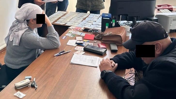 Замглавы Кун-Чыгышского айыл окмоту задержан при передаче взятки сотруднику ГКНБ изображение публикации