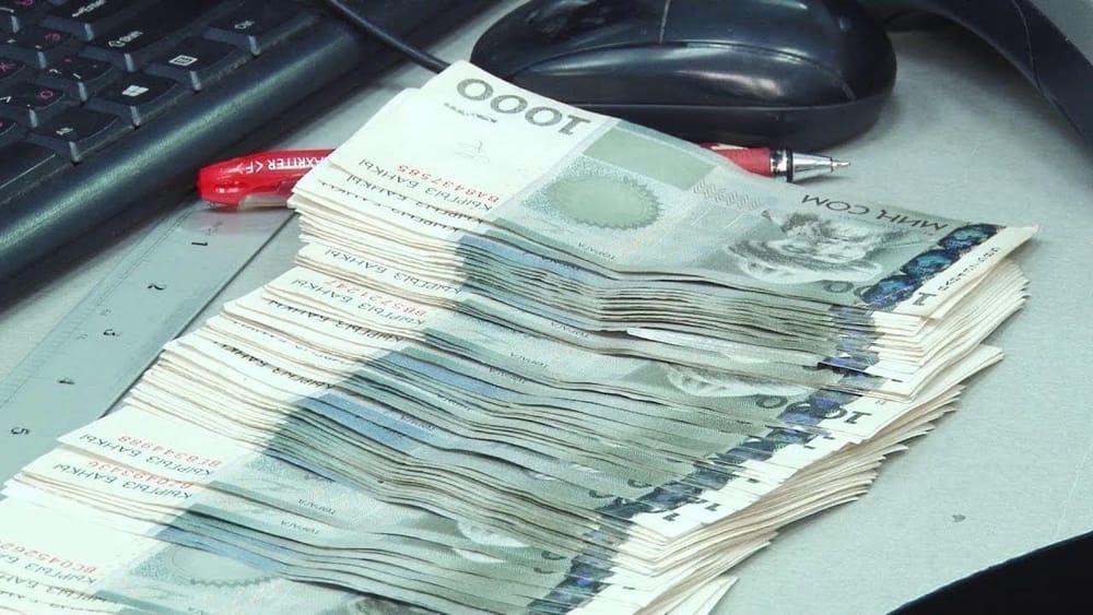 За январь-октябрь зарплата в госуправлении и обороне выросла почти на 49% изображение публикации