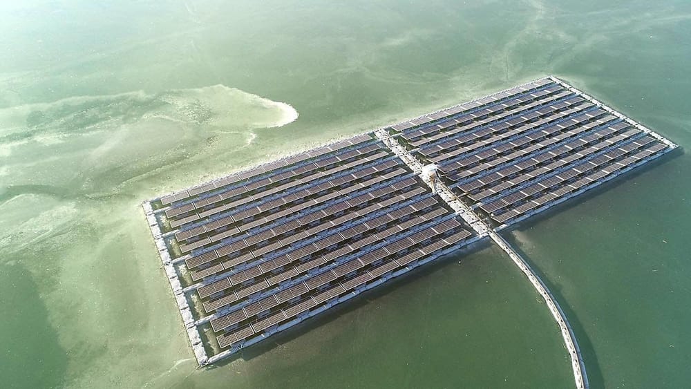 В Кыргызстане достроили плавучую солнечную электростанцию изображение публикации