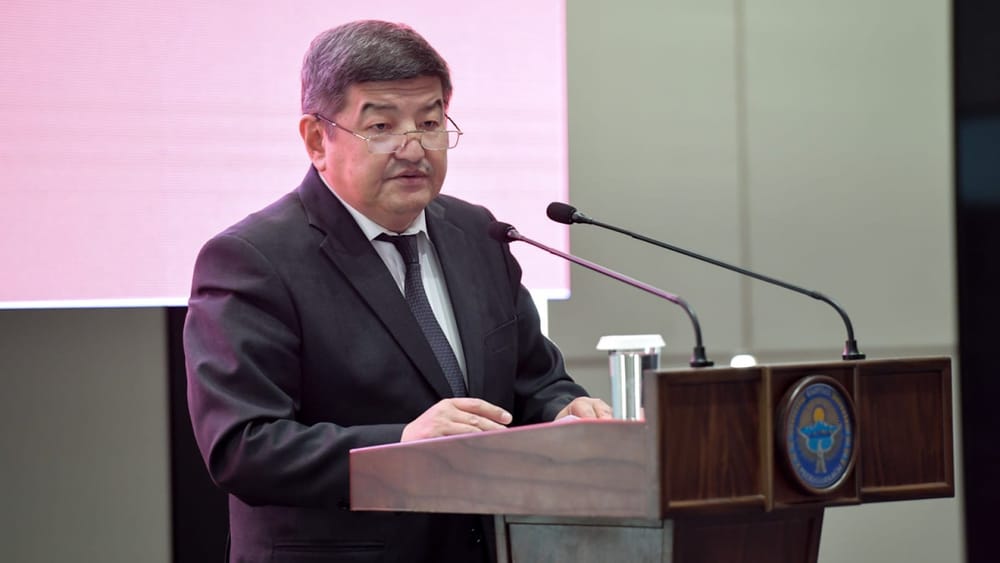 Как в Туркменистане – кабмин КР планирует обеспечить каждого ученика ноутбуком изображение публикации