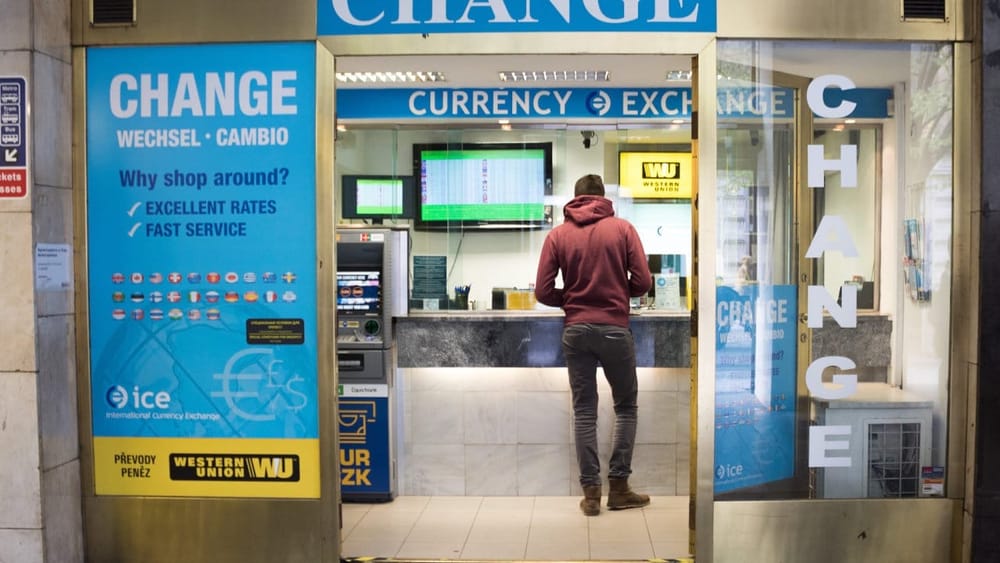 Нацбанк КР оштрафовал гражданина за нелегальный обмен валюты изображение публикации