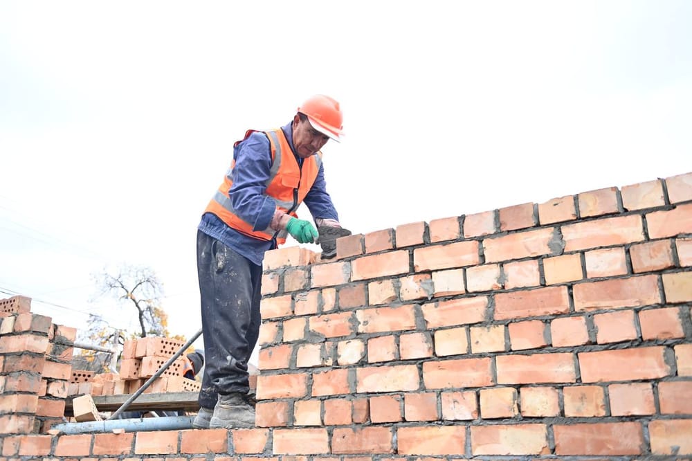 Сколько жилья построили в сельской местности КР в 2023 году? Данные Нацстаткома изображение публикации