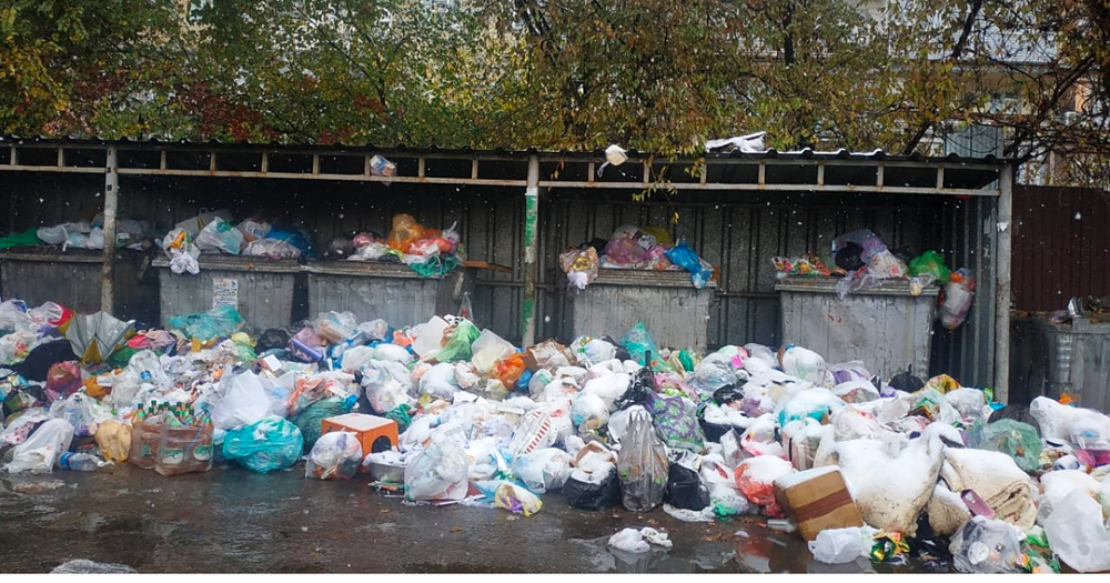 Кыргызстанцам будут начислять пени за каждый день неуплаты счетов за вывоз мусора изображение публикации