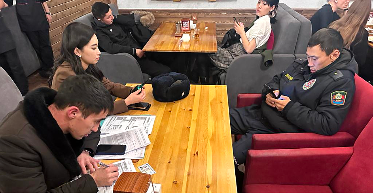 В Бишкеке оштрафовали граждан за курение на 39 тысяч сомов изображение публикации