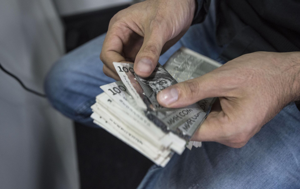 По следам Павлика Морозова. Депутат предлагает платить тем, кто сообщает о нарушениях ПДД изображение публикации