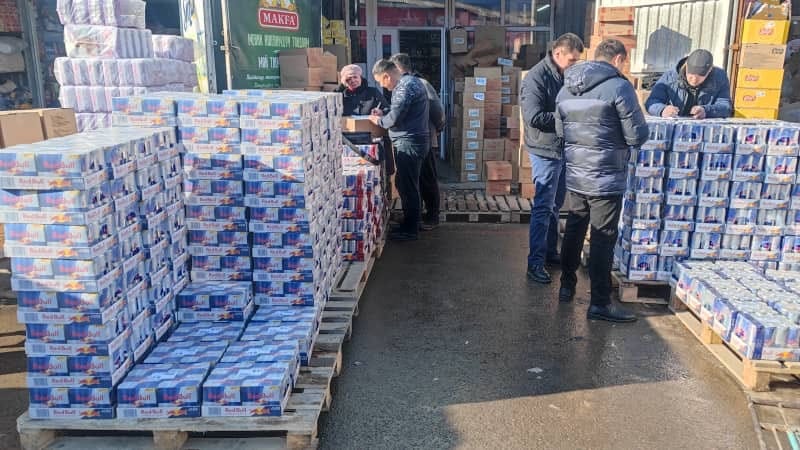 Налоговая служба изъяла в Бишкеке крупную партию контрафактных энергетиков изображение публикации