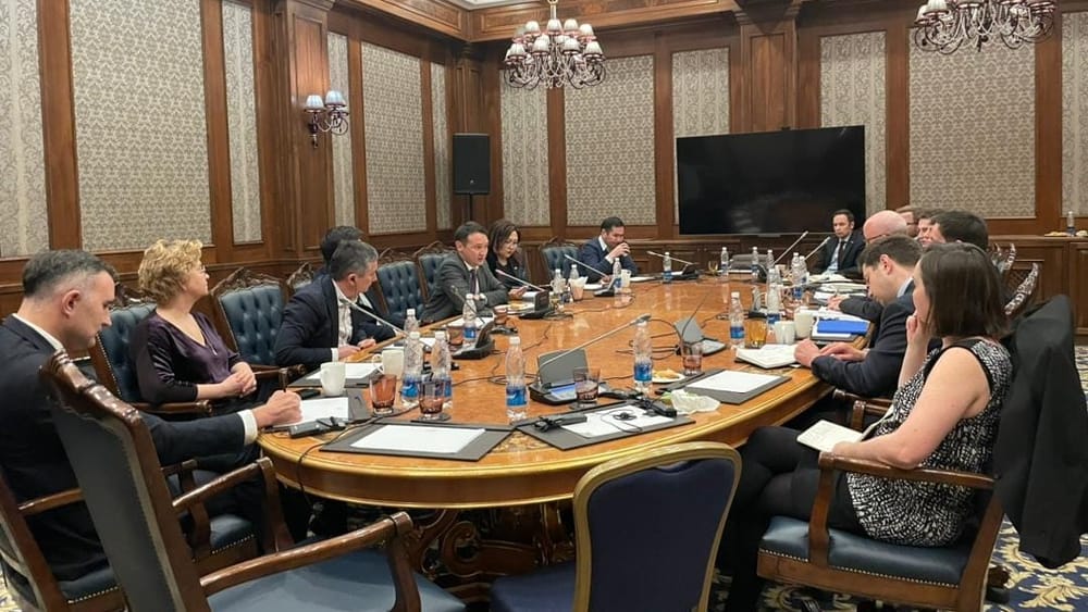 Делегация Великобритании обсудила с бизнесом Кыргызстана соблюдение санкций – фото изображение публикации
