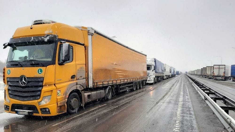 Водителям фур Армении, Казахстана и Кыргызстана оставили всего один КПП на границе России и Беларуси изображение публикации