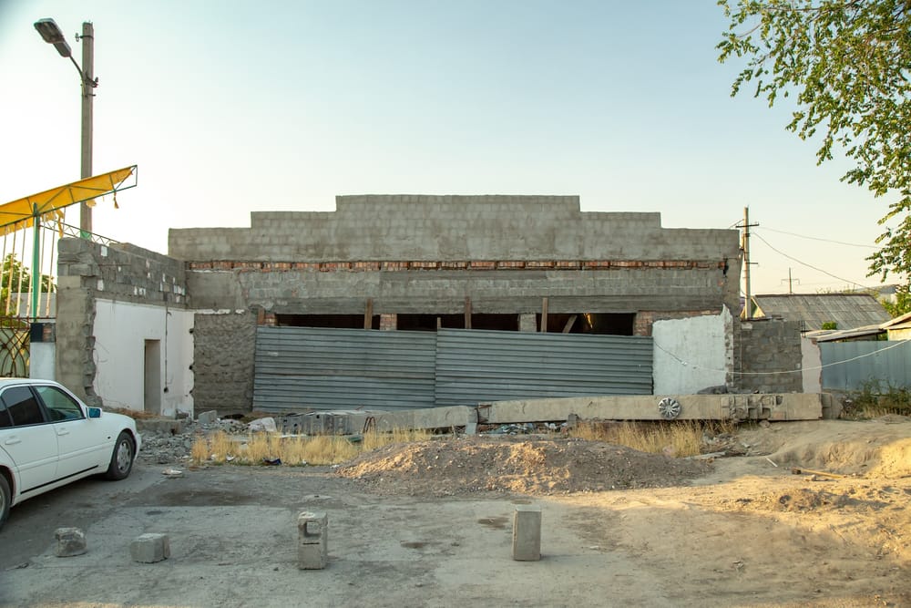 Госстрою хотят предоставить право демонтировать незаконные объекты без решения суда изображение публикации