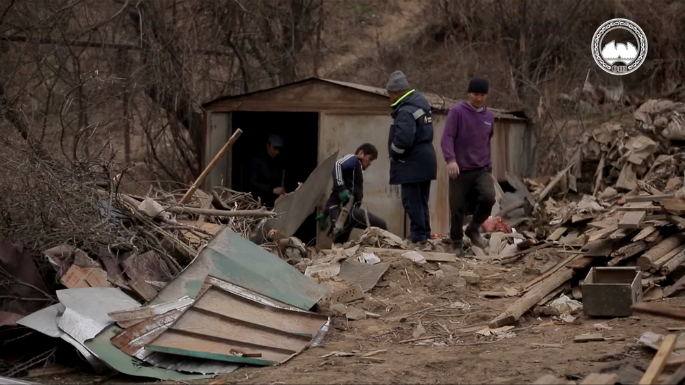 В Оше сносят самовольно установленные гаражи изображение публикации