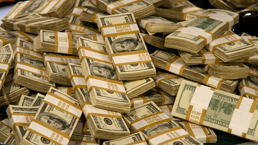 На сколько выросли депозитная база и кредитный портфель банков КР? Статистика Нацбанка изображение публикации