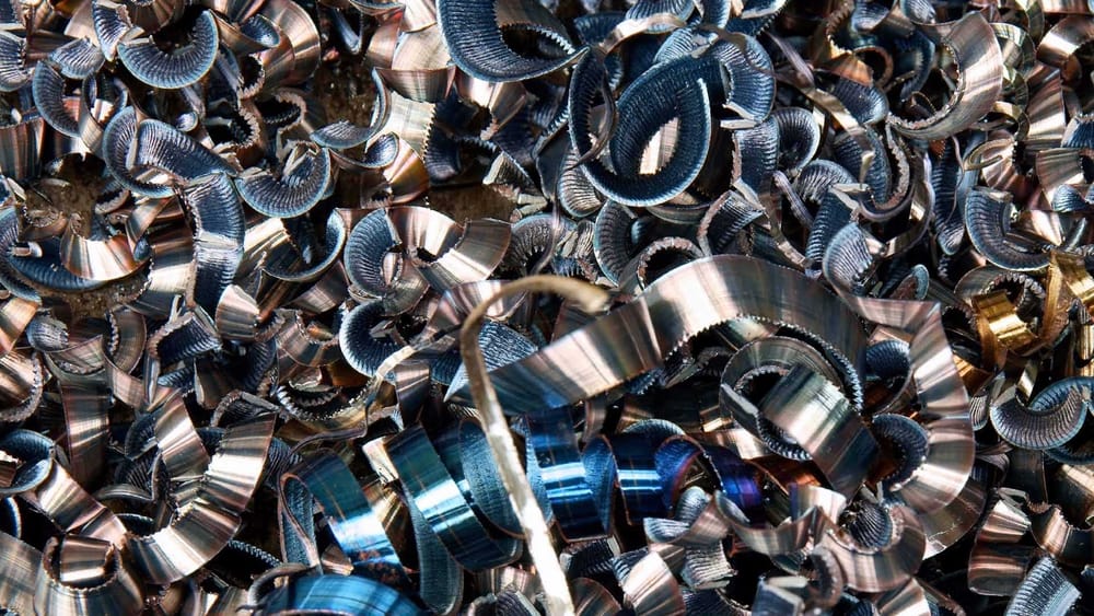 Кабмин вновь ввел временный запрет на вывоз лома и черных металлов из КР изображение публикации