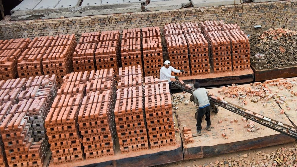 «Орокский кирпичный завод» оштрафовали на 13 тысяч сомов за загрязнение экологии изображение публикации