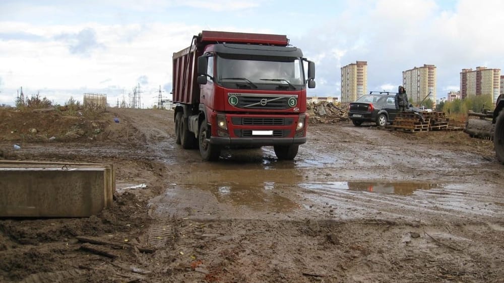 Стройкомпании оштрафовали на 92 тысячи сомов за отсутствие мойки для колес машин изображение публикации