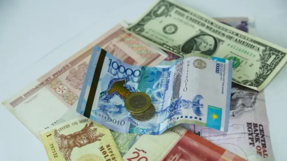 Рубль и тенге подешевели почти на 0.5% – официальные курсы валют изображение публикации