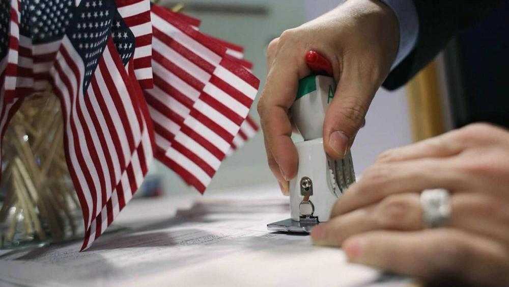 США увеличили срок действия виз для кыргызстанцев с 5 до 10 лет изображение публикации