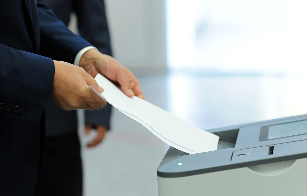 Садыр Жапаров назначил досрочные выборы в ЖК в двух округах — ранее их представляли Матраимов и Ражабалиев изображение публикации