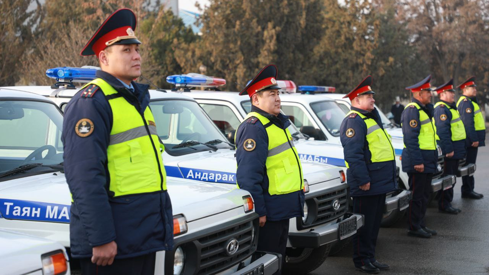 Правоохранителям Баткенской области передали 16 служебных автомашин «Нива» изображение публикации