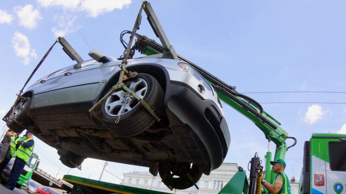 В Бишкек прибыли эвакуаторы для борьбы со стихийными парковками изображение публикации