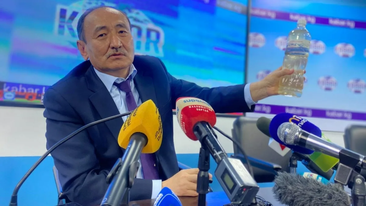 Главу Минздрава обвинили в связях с ОПГ, назвав «черным хирургом» изображение публикации