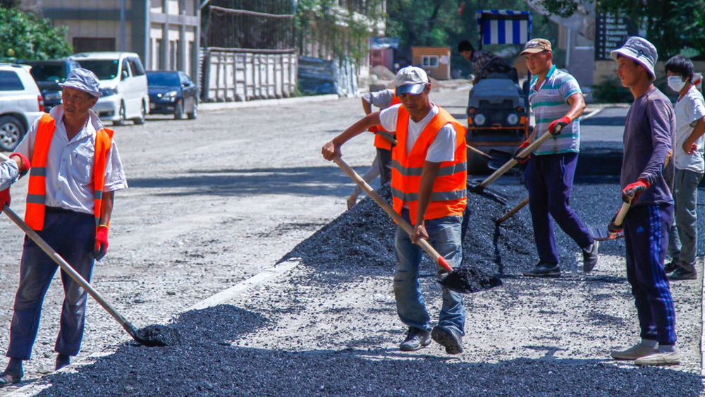 Работникам «Бишкекасфальтсервиса» повысят зарплату – после митинга возле мэрии столицы изображение публикации