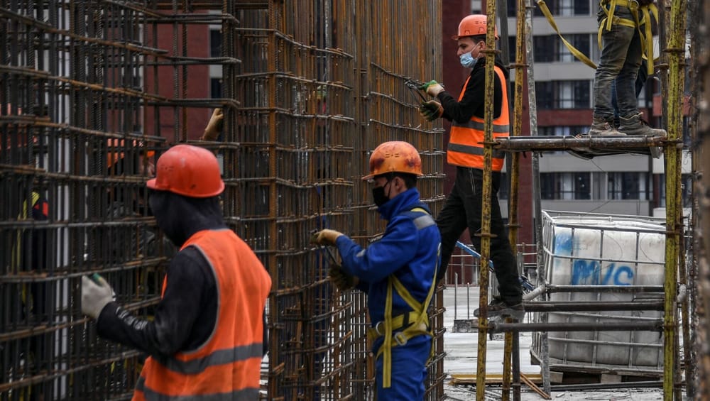 Кыргызстанцам за рубежом вернули невыплаченную зарплату на 345.6 тысячи сомов изображение публикации