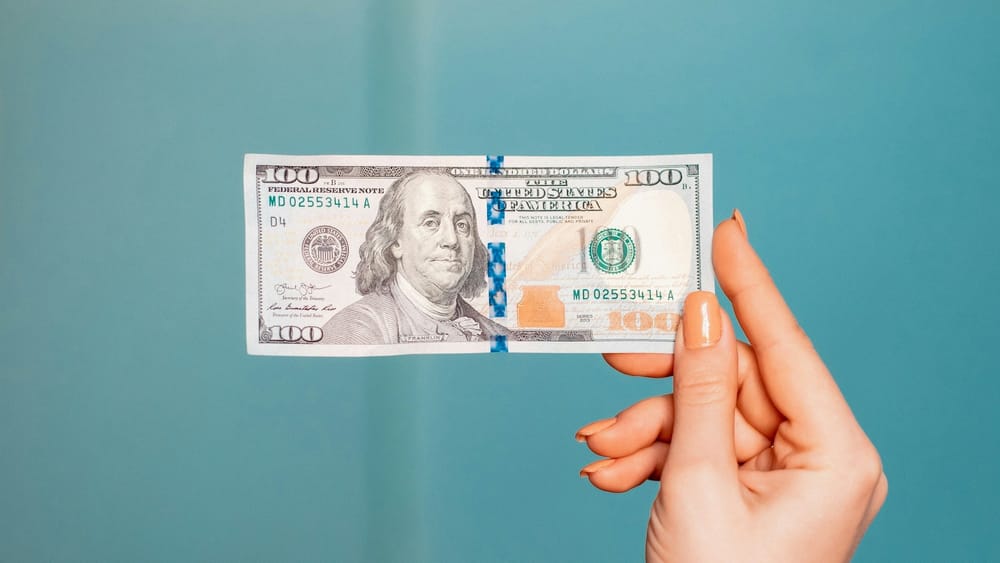 Сколько стоят основные валюты на Моссовете и в банках КР? Актуальный курс изображение публикации