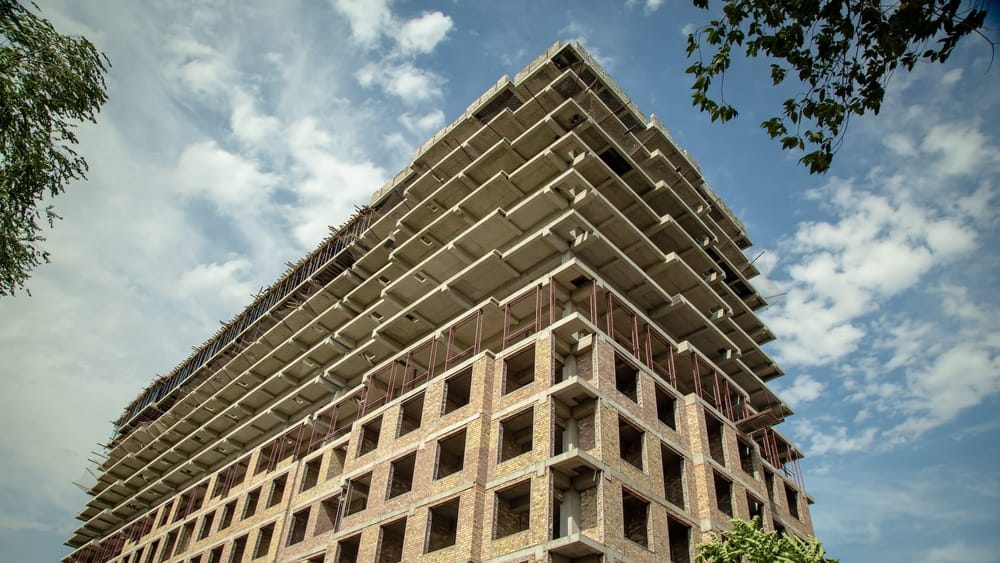 Отдельных застройщиков могут обязать передавать 5% жилья мэриям Бишкека и Оша изображение публикации