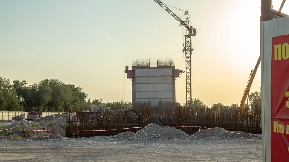 Стройкомпании Кыргызстана обязаны обезопасить свои объекты до 1 мая – Госстрой изображение публикации