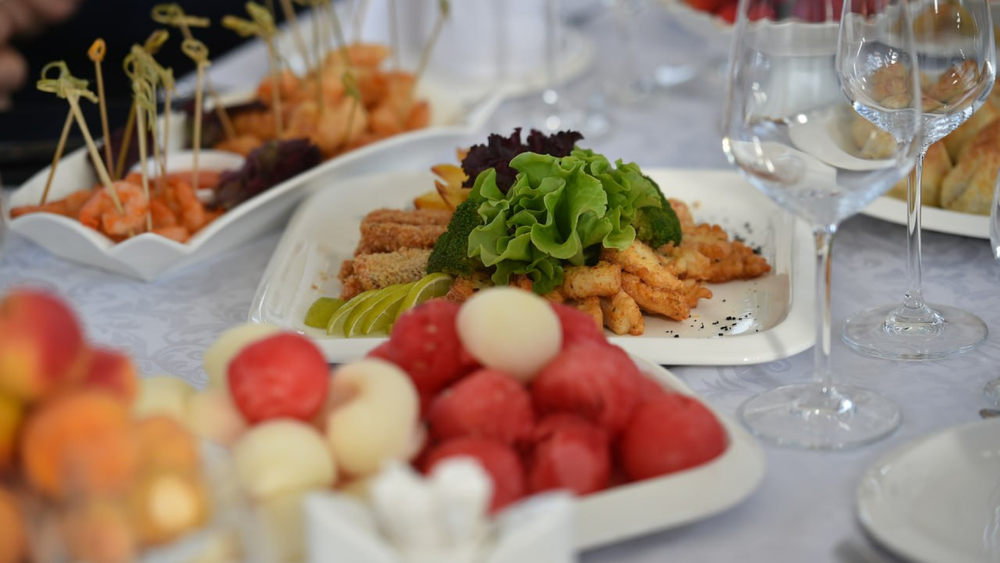 Рейды, штрафы, камеры наблюдения — кабмин хочет усилить контроль за санитарными нормами в точках общепита изображение публикации